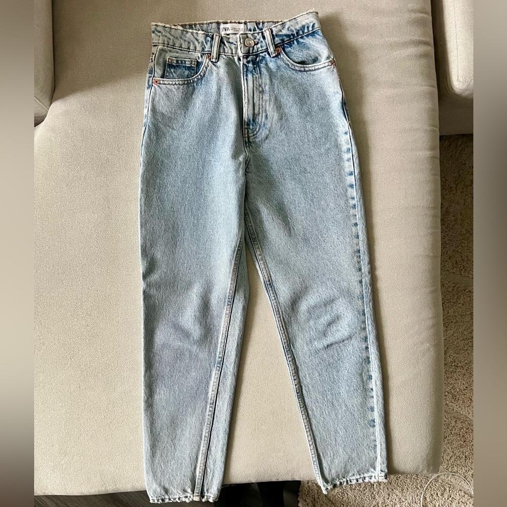 ZARA High Rise Mom Jeans (US 2)